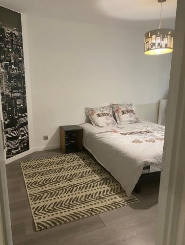 Room in a private home only for women near Port