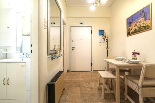 Urban apartment 5' minutes from Acropolis