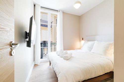 One-Bedroom Apartment in Carré D'Or, 200m beach