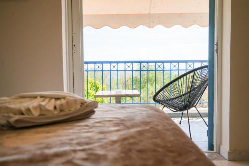 a bedroom with a bed and a door to a balcony at Candia Relax House in Kandia