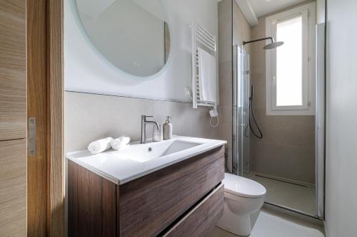 One-Bedroom Apartment in Carré D'Or, 200m beach