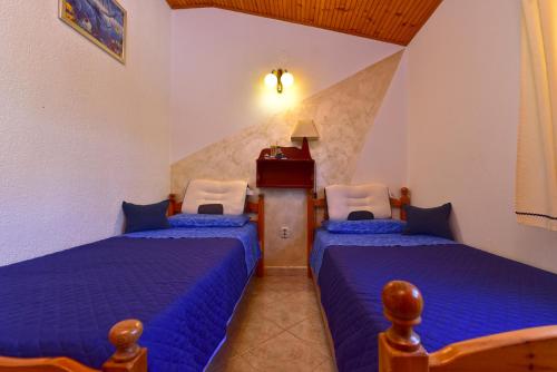 House Nicol 2426