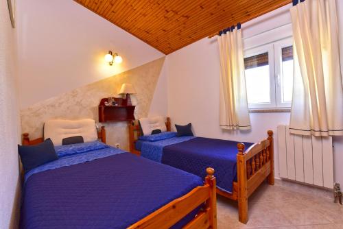 House Nicol 2426