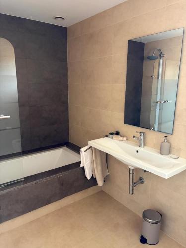 Marbella SeaView Penthouse , Terrace, Pools & Walk to the Beach