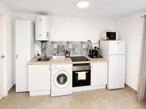 Esperanza 10 - Newly Renovated 2BR, Central Alicante