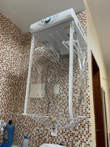 a shower in a bathroom with a glass window at Apartamento Império das Marés in Paracuru