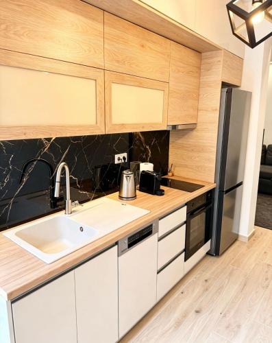 The locals Vouliagmeni square apartment
