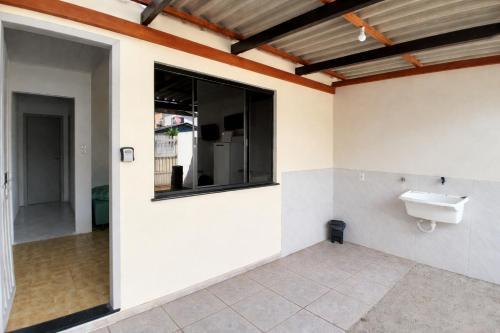 a bathroom with a sink and a window at Casa completa - Ótimo Custo-benefício in Itajaí