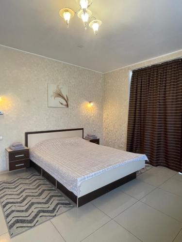 a bedroom with a bed and a window at Тownhouse99 in Petropavlovskaya Borshchagovka