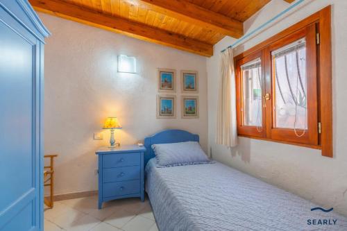 a small bedroom with a bed and a window at Casa Corallina in Olbia