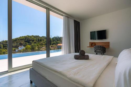 Luxury Villa Morello Korčula 1 with large heated pool, gym & sauna