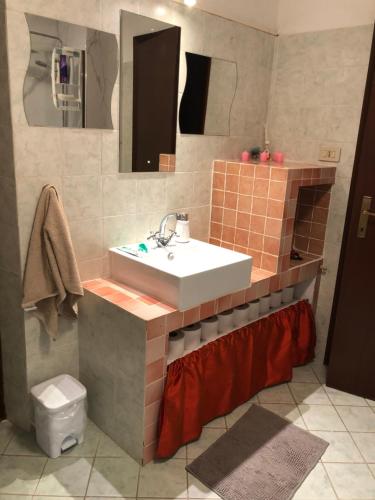 a bathroom with a sink and a toilet at Il Vicolo in Buti