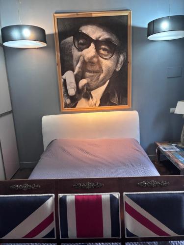 suite loft devotion tesisinde bir odada yatak veya yataklar