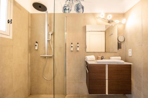 a bathroom with a shower and a sink at Hotel La Tramontane in Saintes-Maries-de-la-Mer
