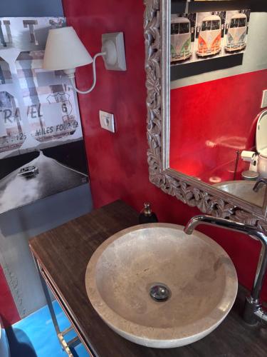 suite loft devotion tesisinde bir banyo