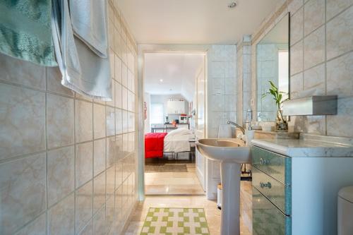 a bathroom with a sink and a mirror at La Cour Des Amis in Vendenheim