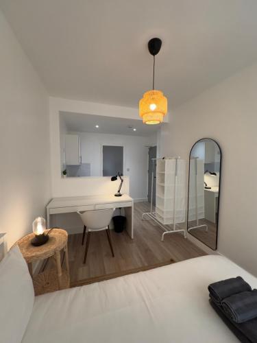 a bedroom with a desk and a mirror in a room at Modern Private Ensuite Room,Piccadilly Line,Stylish & Quiet Stay 2 in London