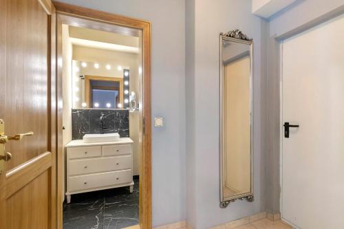 a bathroom with a sink and a mirror at Fewo am Wasser 2 in Groß Lindow