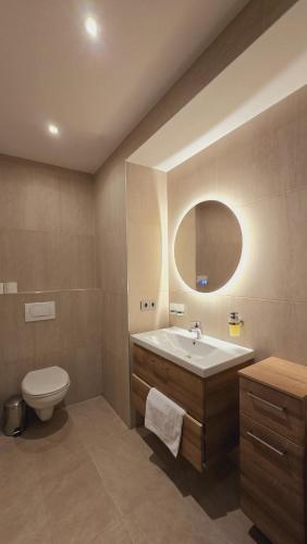 Elegance Lux Living 212