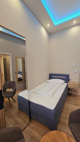 Elegance Lux Living 212