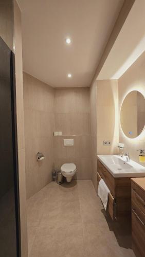 Elegance Lux Living 212