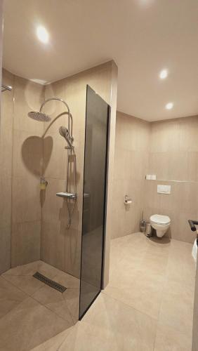 Elegance Lux Living 212