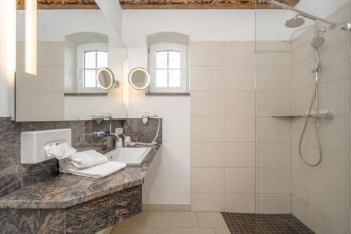 a bathroom with a sink and a shower at Golfpark Strelasund in Süderholz