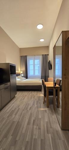 Elegance Lux Living 207
