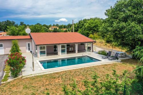 Villa Jacky 2 near Porec for 4 persons with 32 m2 private pool - pet friendly