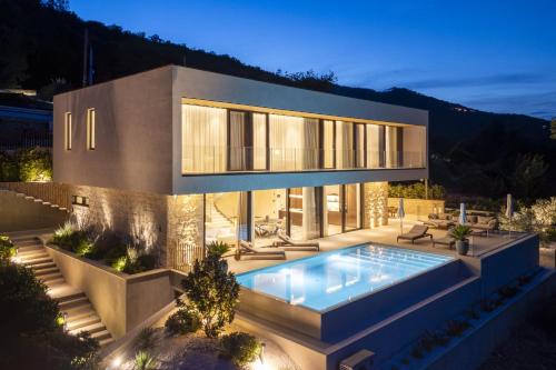 Luxury Villa Ella near Opatija for 6 persons with private 36 m2 heated pool & beautiful sea view