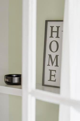 a window with a sign that says hit me at Boho Chic 2 bedroom gem 10 min from dowtown free parking in Amadora