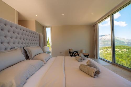 Luxury villa Morello Korčula 2 with large heated pool & wellness