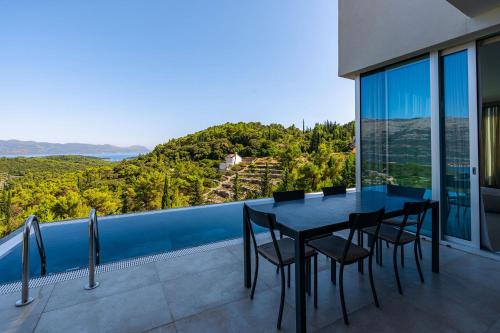 Luxury villa Morello Korčula 2 with large heated pool & wellness