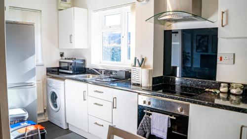 2BR Pet Friendly House near Cardiff Bay City Centre and Stadium with 2 Parking Spaces and Garden photo 18