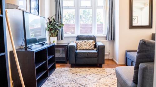 2BR Pet Friendly House near Cardiff Bay City Centre and Stadium with 2 Parking Spaces and Garden photo 20
