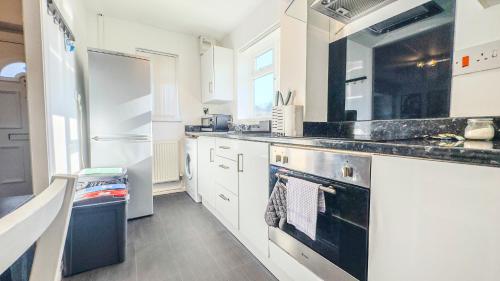 2BR Pet Friendly House near Cardiff Bay City Centre and Stadium with 2 Parking Spaces and Garden photo 24