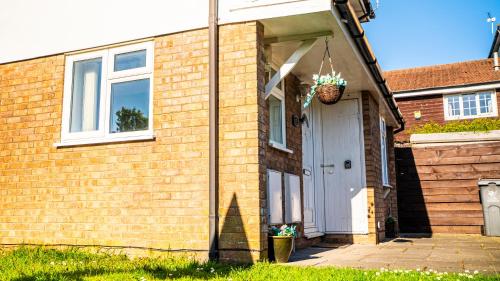 2BR Pet Friendly House near Cardiff Bay City Centre and Stadium with 2 Parking Spaces and Garden photo 7