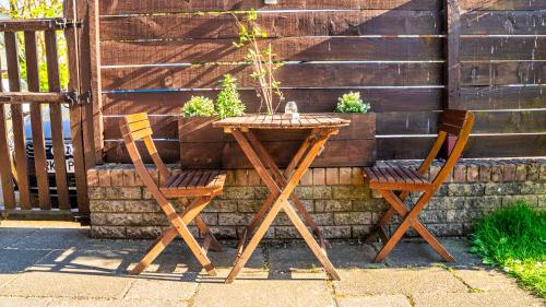 2BR Pet Friendly House near Cardiff Bay City Centre and Stadium with 2 Parking Spaces and Garden photo 25
