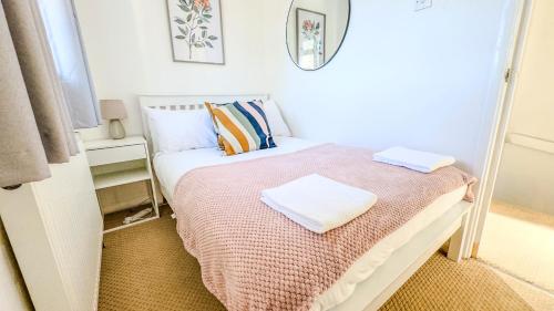 2BR Pet Friendly House near Cardiff Bay City Centre and Stadium with 2 Parking Spaces and Garden photo 8