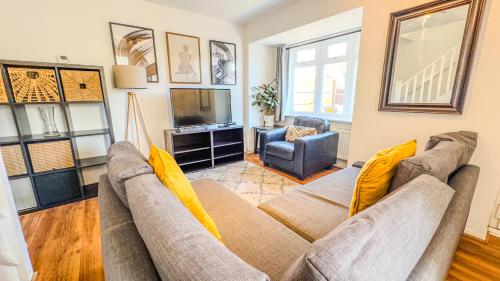 2BR Pet Friendly House near Cardiff Bay City Centre and Stadium with 2 Parking Spaces and Garden photo 26