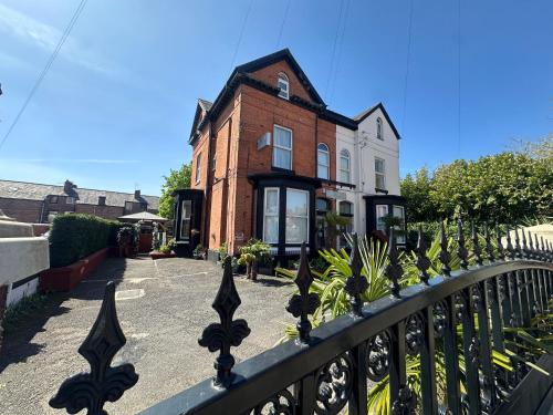a black fence in front of a house at Hendham House - Near Etihad Stadium, CoOp Live Arena, AO Arena, Piccadilly Train Station & Manchester City Centre in Manchester