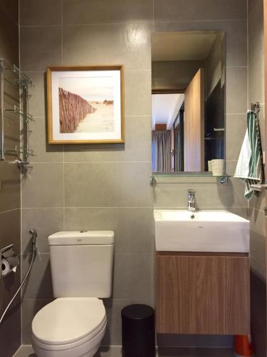 Ένα μπάνιο στο Rain Condo Ground Floor Cha-am Hua Hin