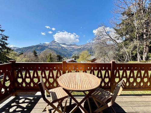 Chalet rénové avec vue Mont Charvin et WiFi - FR-1-505-187