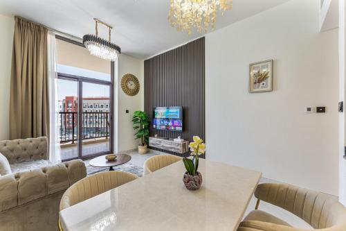 Mira Holiday Homes Modern 2 Bedroom Apartment at RR Residence