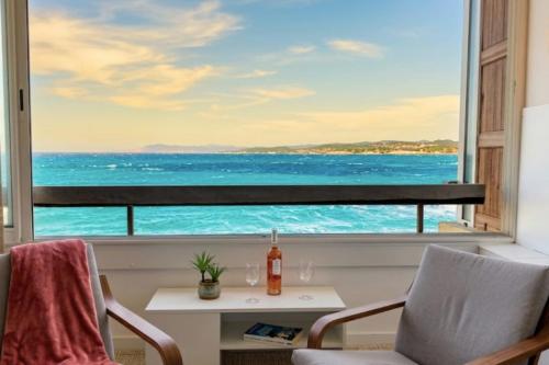 27m with terrace - first row sea view