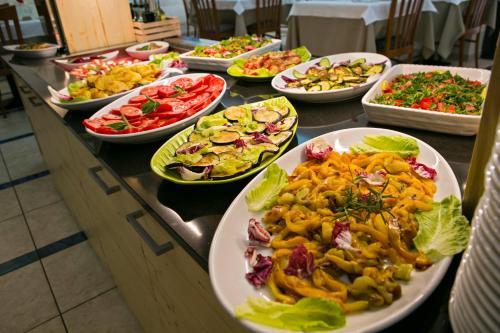 a buffet with many plates of food on a table at Hotel lo Squalo in Grottammare