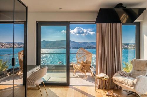 Luxe Villa palace Nera 2 by sea Heated pool
