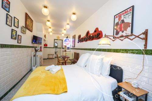 Paris Retro Bistro Escape Authentic & Cozy