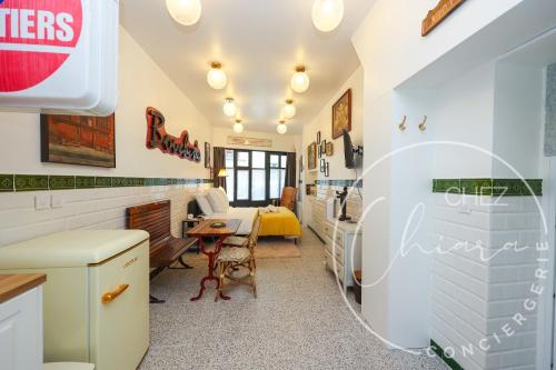 Paris Retro Bistro Escape Authentic & Cozy