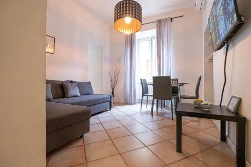 Santonofrio Apartments Silver e White